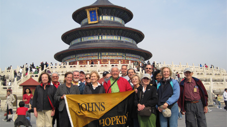 A group of alumni visit China