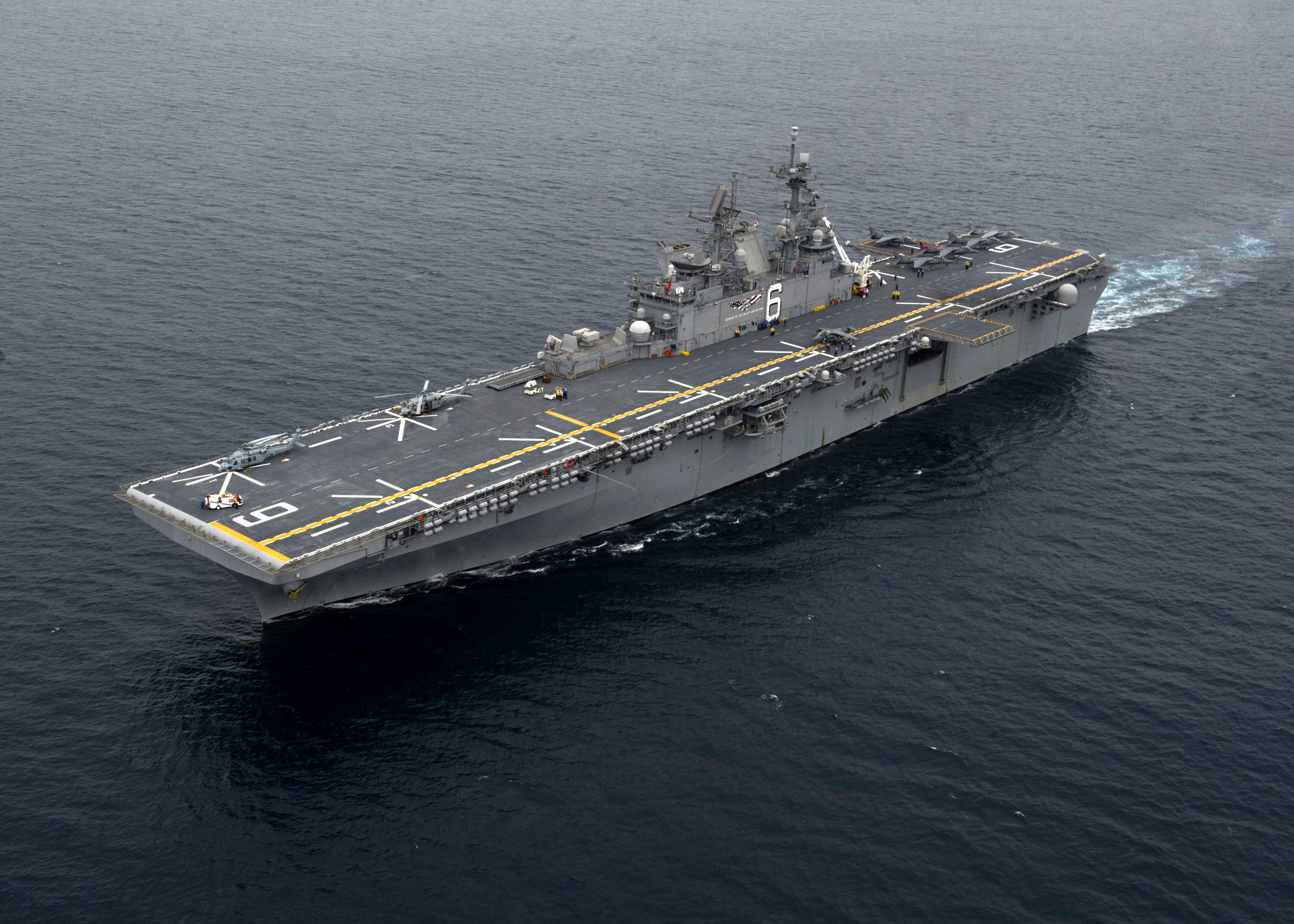Бдк дд. USS America десантный корабль. Корабль USS America (LHA 6). USS «Эссекс» (LHD-2). Десантный вертолетоносец Америка.